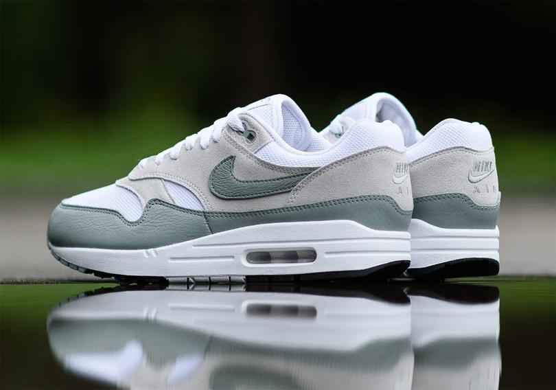 nike-air-max-1-mica-green-DZ4549-100-store-list-5