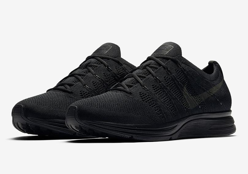 nike-flyknit-trainer-triple-black-ah8396-004-5